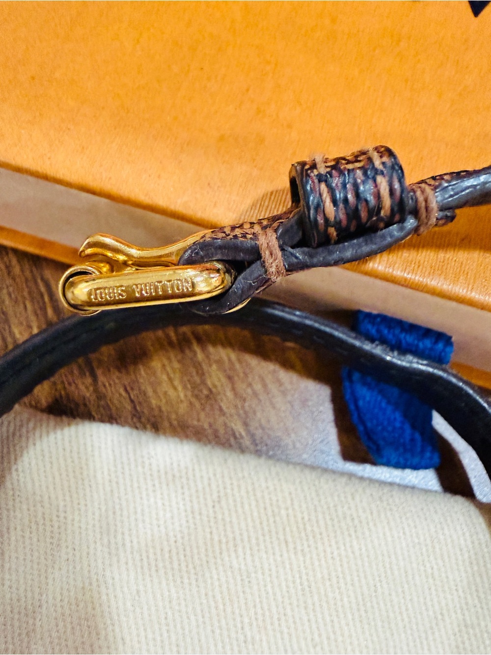 Louis Vuitton Bracelet Damier
Sign It M6623 - Picture 5 of 6